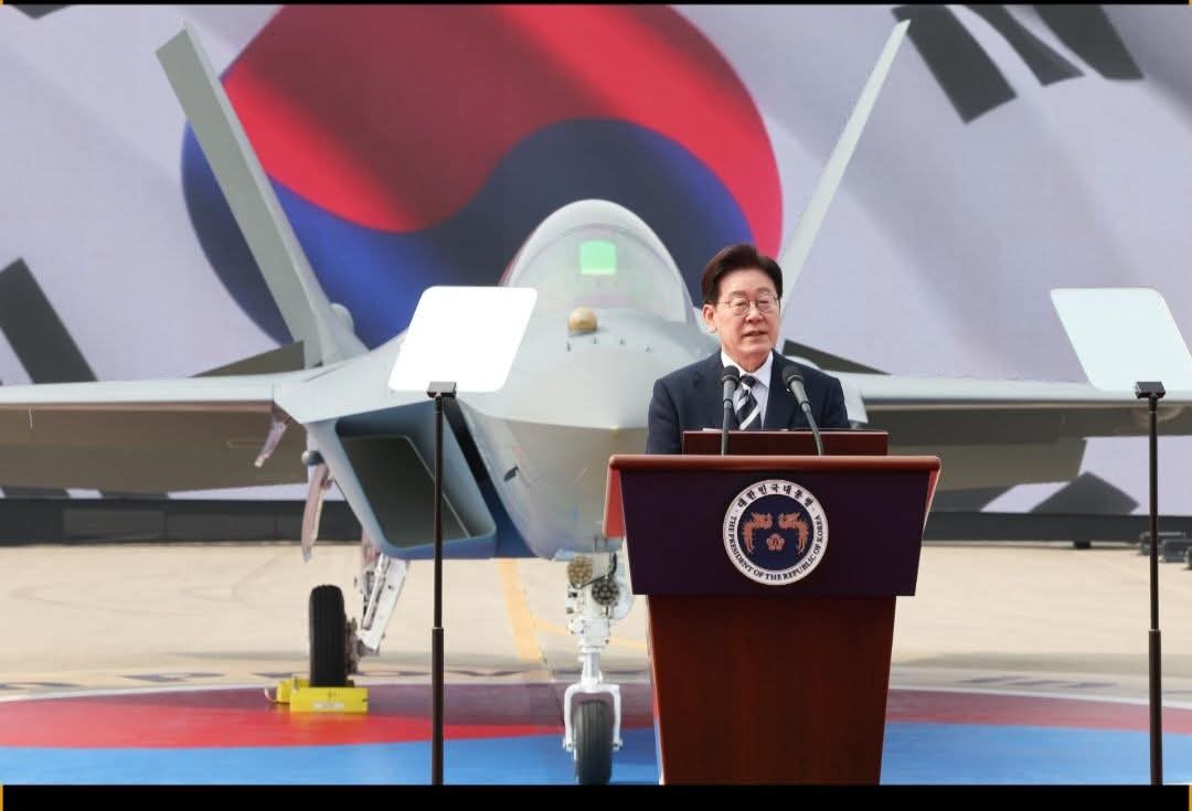 দক্ষিণ কোরিয়ার প্রথম ‘কেএফ-২১ বোরামে’ যুদ্ধবিমানের আনুষ্ঠানিক উন্মোচন